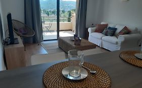 Moderno apartamento con vista a la montaña